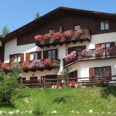 Albergo Scoiattolo Tret المظهر الخارجي الصورة