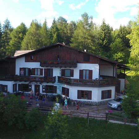 Albergo Scoiattolo Tret المظهر الخارجي الصورة