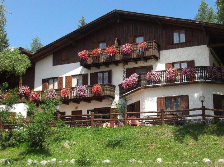 Albergo Scoiattolo Tret المظهر الخارجي الصورة